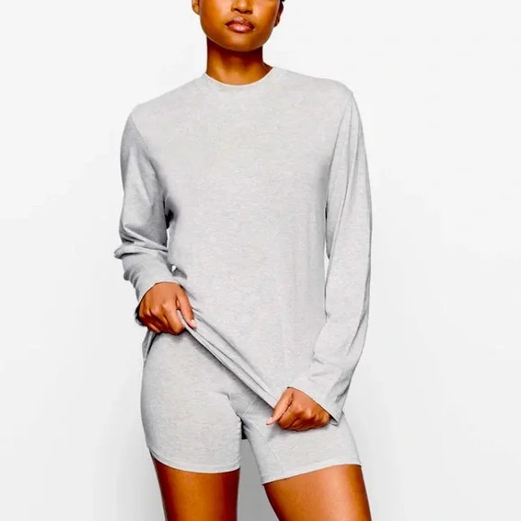 SKIMS Tops Skims Boyfriend Long Sleeve Shirt In Heather Grey